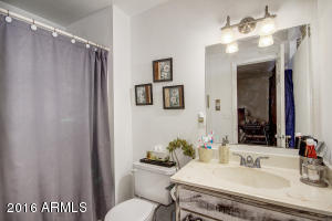 921 E Desert Dr, Phoenix, AZ 85042 photo 13