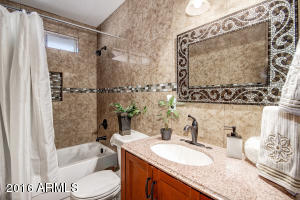 921 E Desert Dr, Phoenix, AZ 85042 photo 8