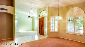 401 S Tiago Dr, Gilbert, AZ 85233 photo 4