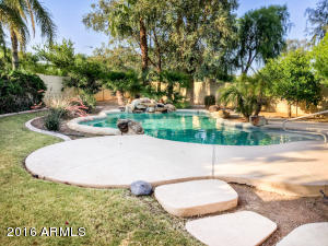 401 S Tiago Dr, Gilbert, AZ 85233 photo 1