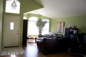 139 S Garnet Rd, Gilbert, AZ 85296 photo 2
