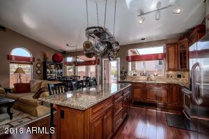 552 N Kingston St, Gilbert, AZ 85233 photo 4