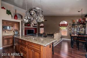 552 N Kingston St, Gilbert, AZ 85233 photo 5