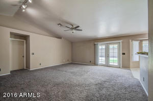 1022 S Wanda Dr, Gilbert, AZ 85296 photo 4