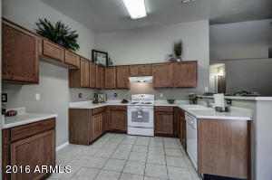 1022 S Wanda Dr, Gilbert, AZ 85296 photo 2