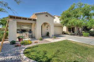 995 E Blue Spruce Ln, Gilbert, AZ 85298 photo 1
