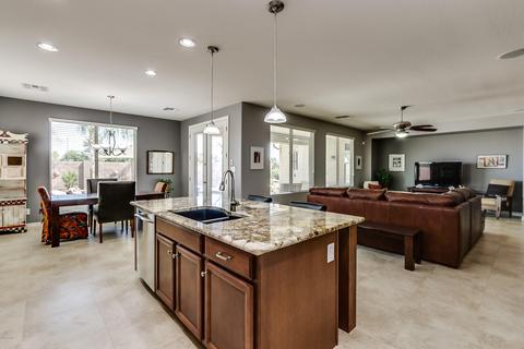 2572 E Carob Dr, Gilbert, AZ 85298 photo 2