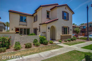 932 S Osborn Ln, Gilbert, AZ 85296 photo 1