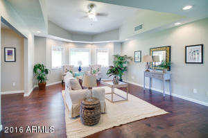 426 E Hackamore St, Mesa, AZ 85203 photo 2