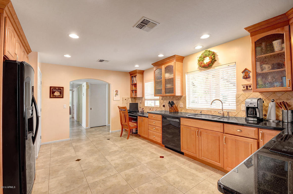 4145 N 46th Pl, Phoenix, AZ 85018 photo 8