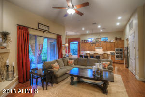 3952 E Nocona Ln, Phoenix, AZ 85050 photo 8