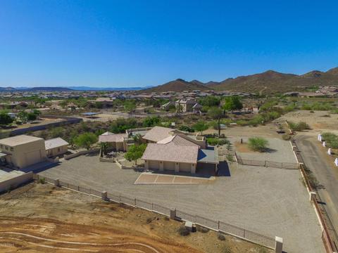 912 W Briles Rd, Phoenix, AZ 85085 photo 2