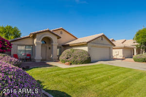 1882 E Tremaine Ave, Gilbert, AZ 85234 photo 1