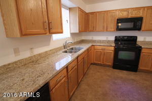 416 E Desert Dr, Phoenix, AZ 85042 photo 9