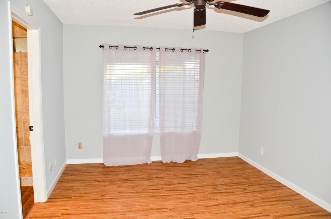1009 E Wickieup Ln, Phoenix, AZ 85024 photo 10