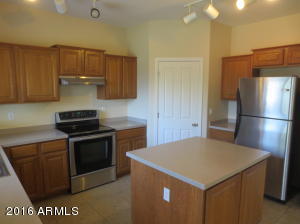 935 E Blue Spruce Ln, Gilbert, AZ 85298 photo 4