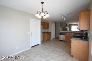 6041 W Odeum Ln, Phoenix, AZ 85043 photo 4