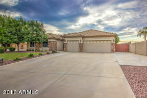 683 S Roanoke St, Gilbert, AZ 85296 photo 2