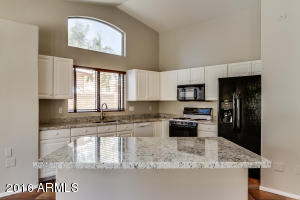 522 S Burk St, Gilbert, AZ 85296 photo 2