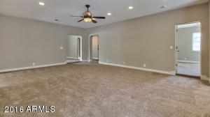 702 W Solano Dr, Phoenix, AZ 85013 photo 8