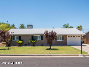 1233 Echo Ln, Phoenix, AZ 85020 photo 2