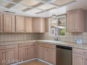 1233 Echo Ln, Phoenix, AZ 85020 photo 11