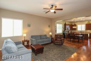 1559 E Hummingbird Way, Gilbert, AZ 85297 photo 4