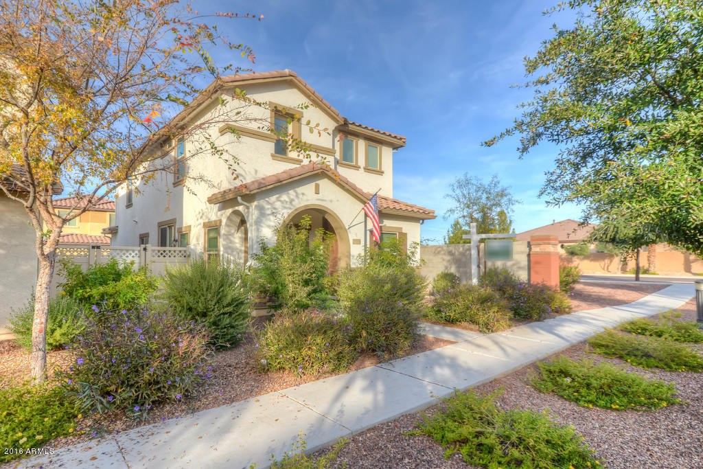 955 S Pheasant Dr, Gilbert, AZ 85296 photo 1