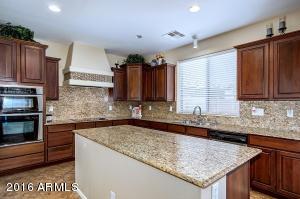 1665 S Penrose Dr, Gilbert, AZ 85295 photo 4