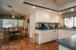 221 Echo Ln, Phoenix, AZ 85020 photo 13