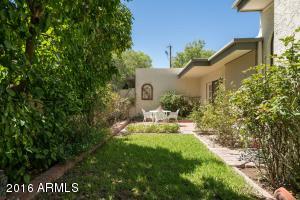 221 Echo Ln, Phoenix, AZ 85020 photo 27