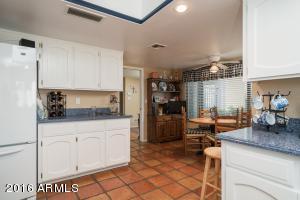 221 Echo Ln, Phoenix, AZ 85020 photo 14