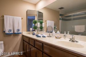 221 Echo Ln, Phoenix, AZ 85020 photo 21