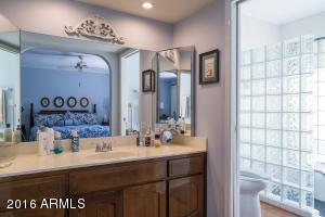 221 Echo Ln, Phoenix, AZ 85020 photo 17