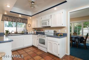 221 Echo Ln, Phoenix, AZ 85020 photo 12
