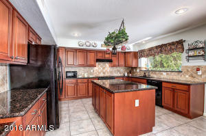 209 E Chelsea Ln, Gilbert, AZ 85295 photo 9