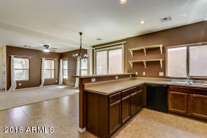 897 S Pheasant Dr, Gilbert, AZ 85296 photo 2