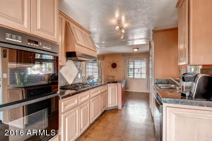 915 E Keim Dr, Phoenix, AZ 85014 photo 14