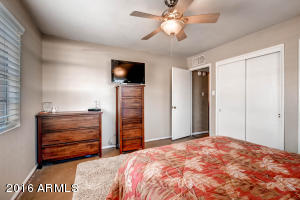 915 E Keim Dr, Phoenix, AZ 85014 photo 17