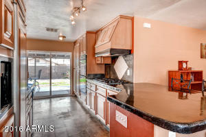 915 E Keim Dr, Phoenix, AZ 85014 photo 10