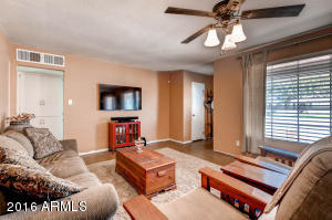 915 E Keim Dr, Phoenix, AZ 85014 photo 4