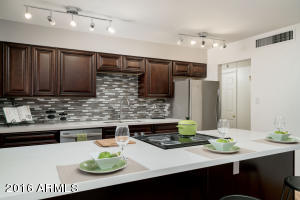 533 E Manhatton Dr, Tempe, AZ 85282 photo 2