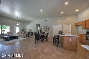 1135 S Oak Ct, Gilbert, AZ 85233 photo 4