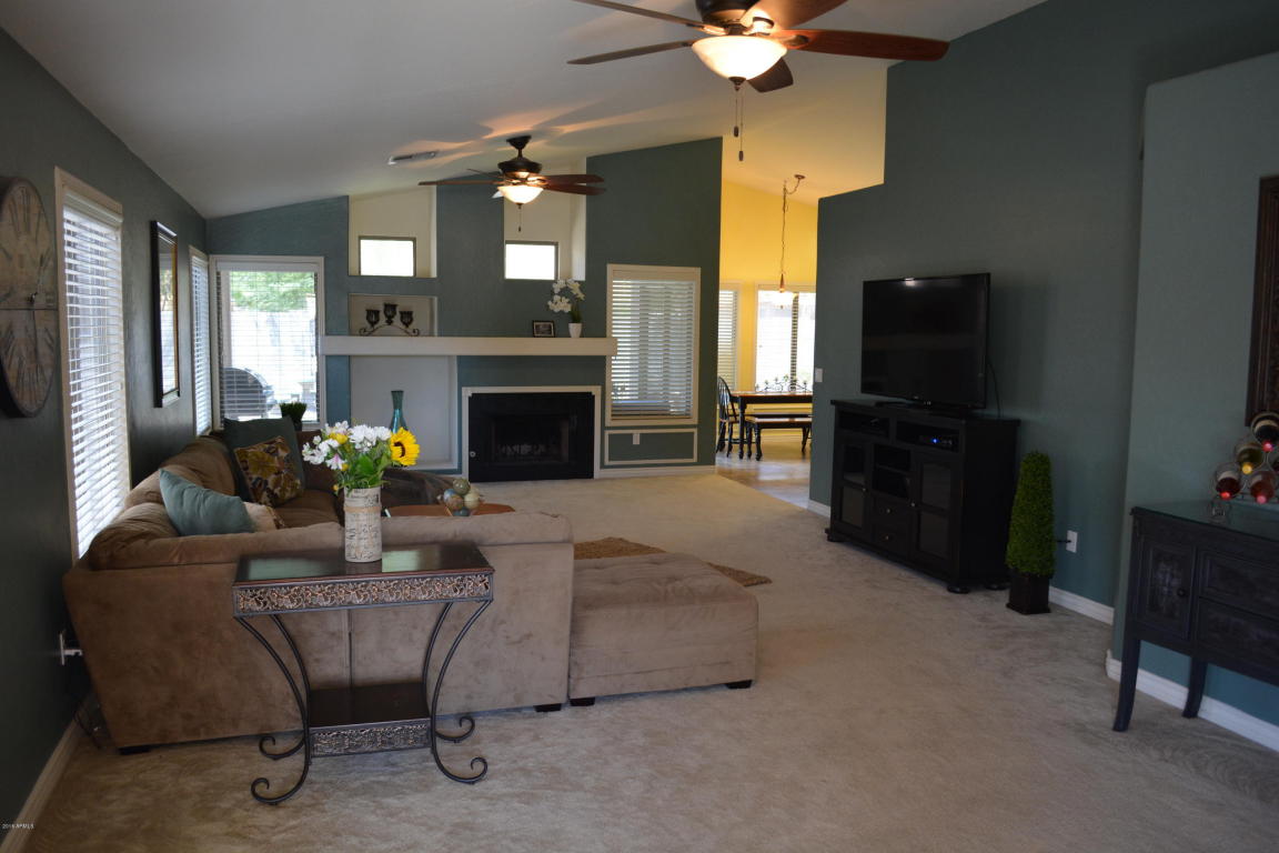 2046 E Arabian Dr, Gilbert, AZ 85296 photo 2