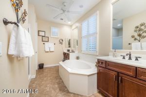 2931 N 48th Pl, Phoenix, AZ 85018 photo 10