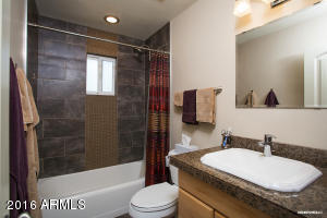 911 Echo Ln, Phoenix, AZ 85020 photo 9