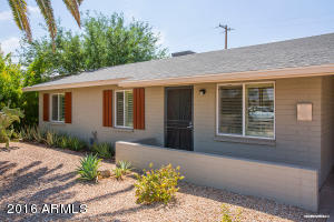 911 Echo Ln, Phoenix, AZ 85020 photo 2