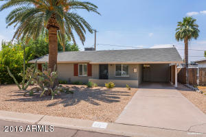 911 Echo Ln, Phoenix, AZ 85020 photo 1