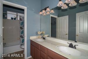2520 E Taro Ln, Phoenix, AZ 85050 photo 17