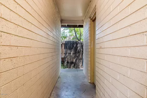 1040 E Fairmount Ave, Phoenix, AZ 85014 photo 2